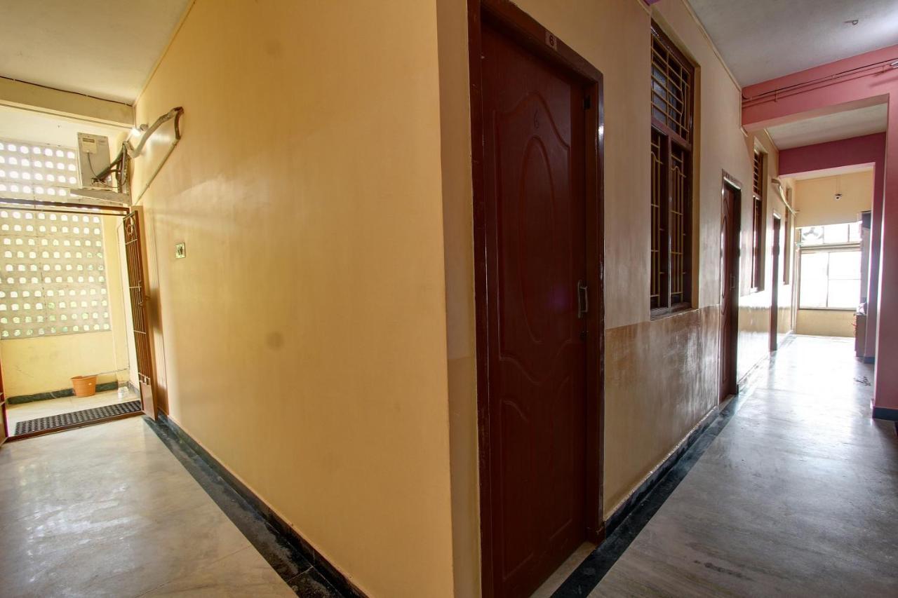 Oyo 38664 Rt Residency Hotel Golden Rock Buitenkant foto