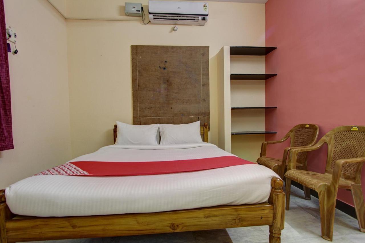 Oyo 38664 Rt Residency Hotel Golden Rock Buitenkant foto
